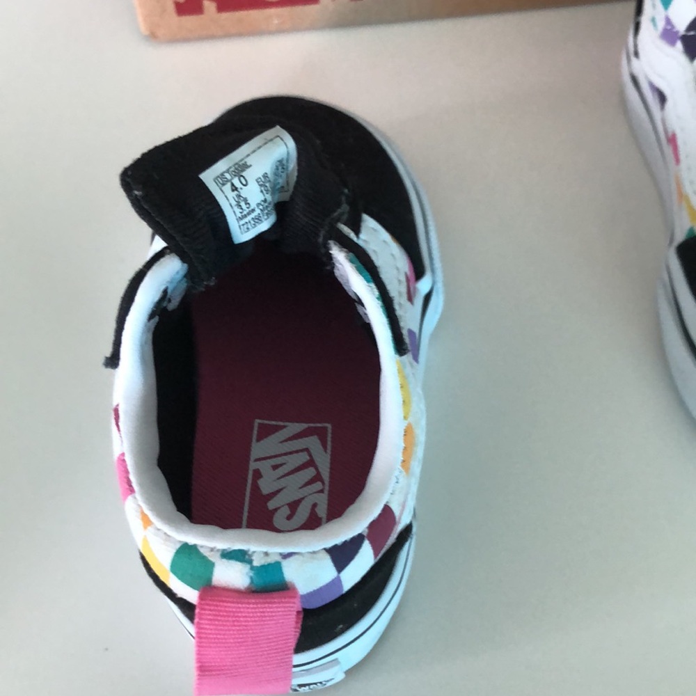 Vans - Picture 6 of 7